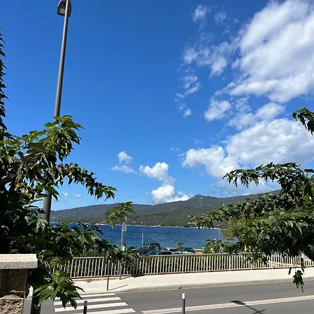 Bel Pied Dans L'eau *